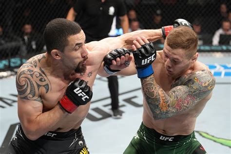 whittaker vs vettori|UFC Paris results: Robert Whittaker batters Marvin。